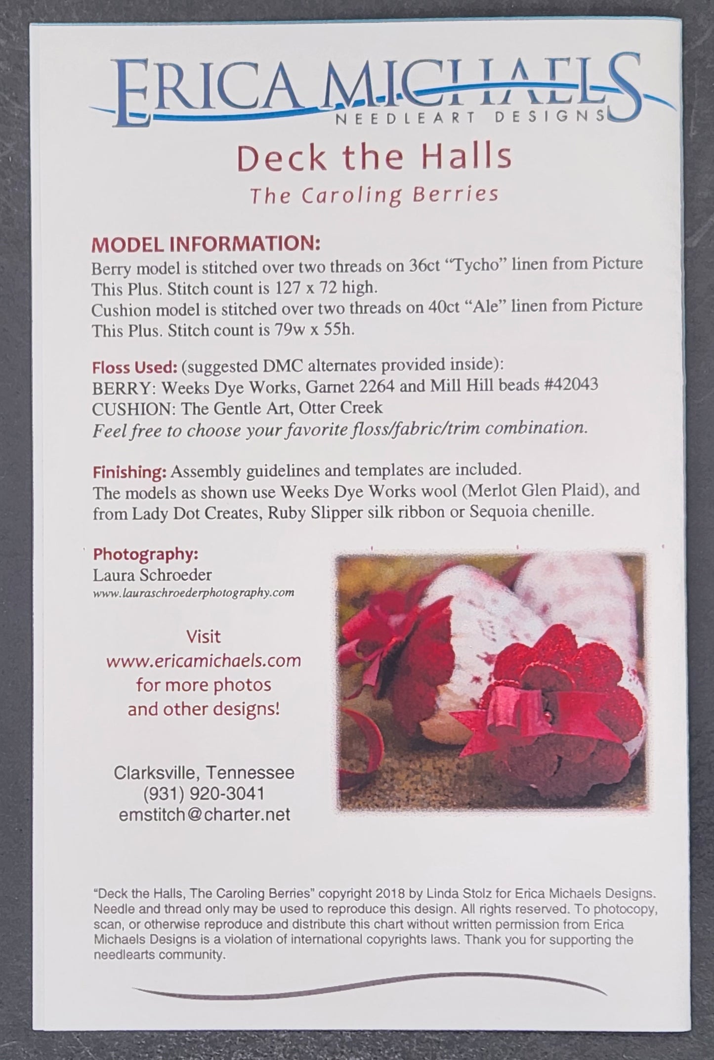 Deck the Halls - The Caroling Berries - The Linen Berry Collection
