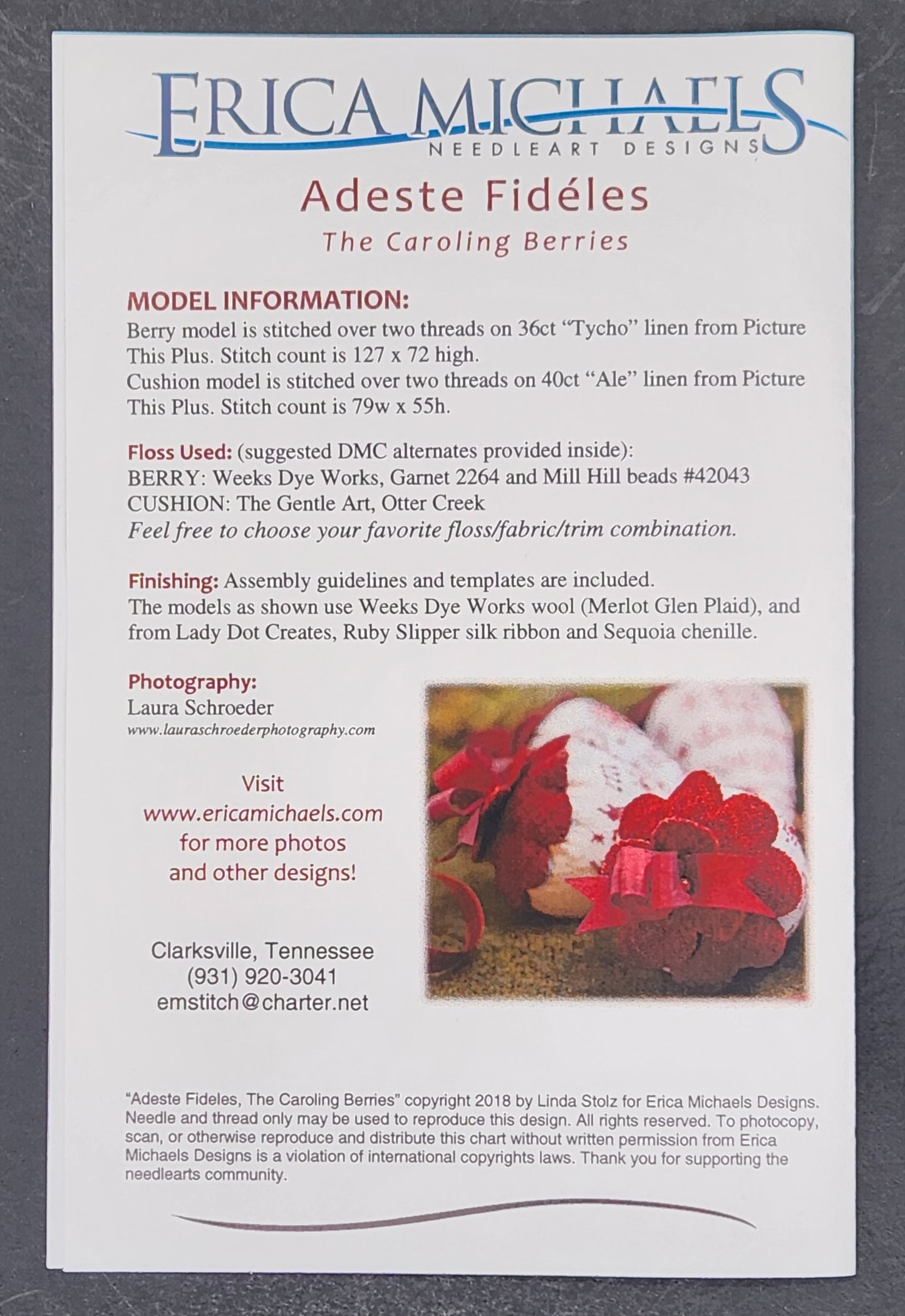 Adeste Fideles - The Caroling Berries - The Linen Berry Collection