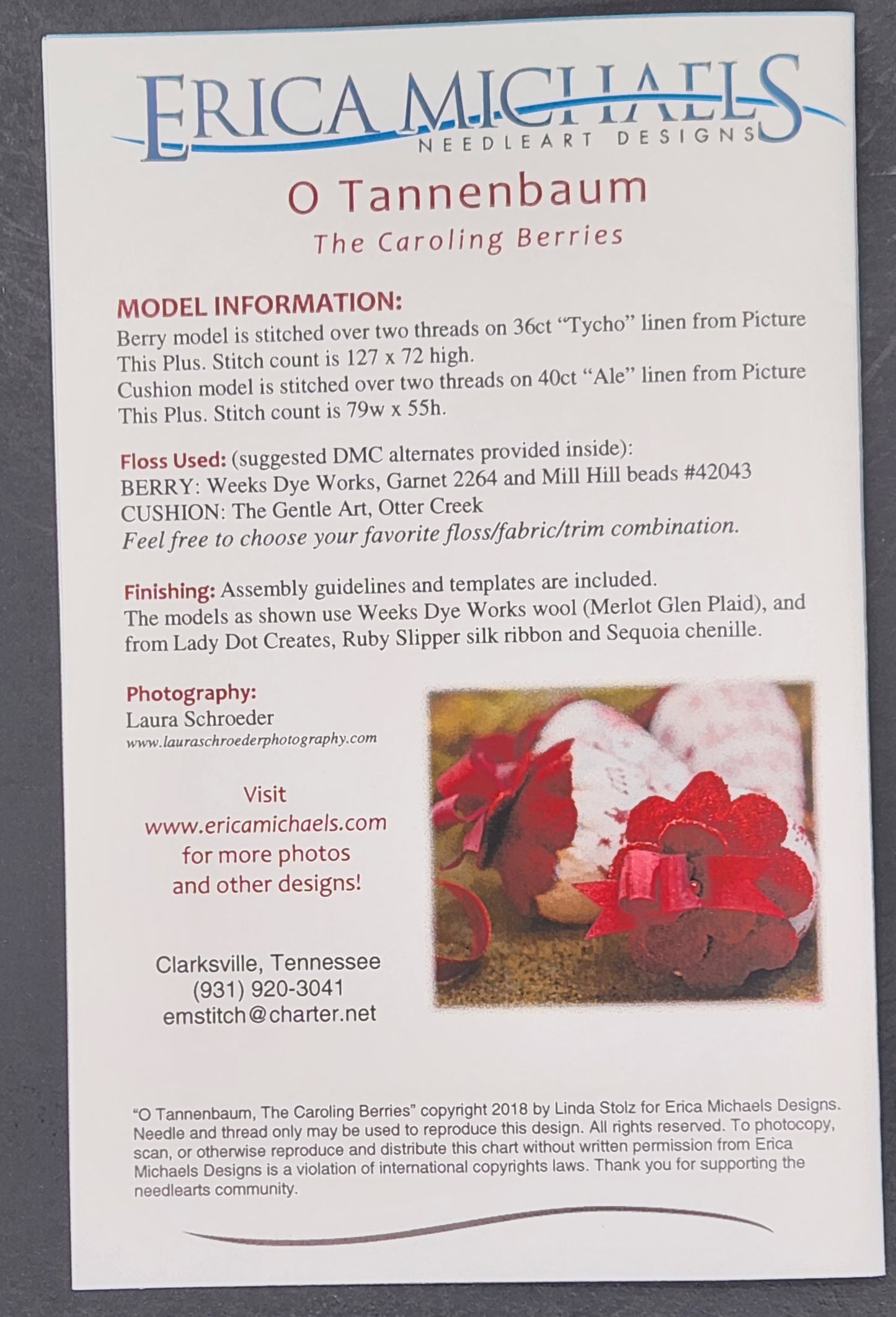 O Tannenbaum - The Caroling Berries - The Linen Berry Collection